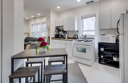 Bridgeport Apartment | Cozy 2 Bedroom 1 Bath. Centrally located with shared porch