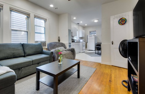 Bridgeport Apartment | Cozy 2 Bedroom 1 Bath. Centrally located with shared porch