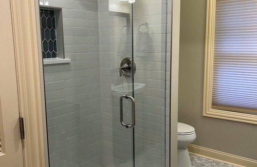 East Dundee Apartment | Cozy 2-bedroom apartment situated in the heart of quaint East Dundee
