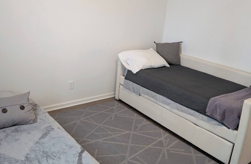 Sandwich Apartment | Cozy 2-bedroom apartment in welcoming Sandwich with AC