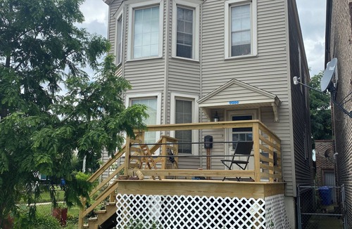 South Chicago Apartment | Cozy 2- bedroom – great kitchen – in a Lakefront Neighborhood