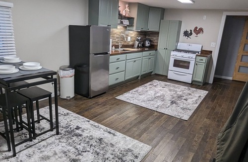 Beach Park House | Cozy 2 bedroom home with a study.