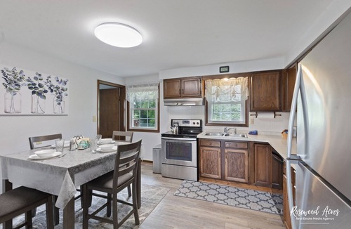 Bourbonnais House | Cozy 2 bedroom home steps from ONU W/King bed & fenced in back yard.