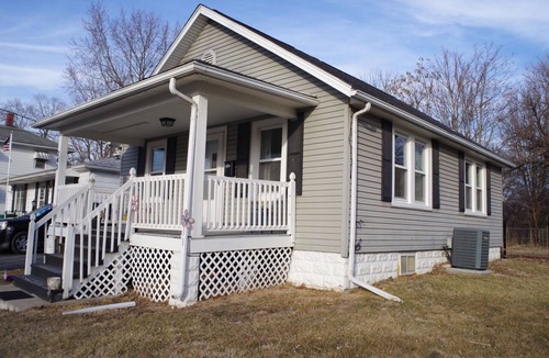 Galesburg House | Cozy, 2 bedroom, Pet-Friendly Home Near Knox College!