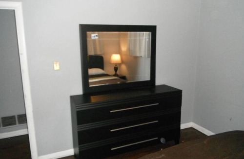 Roseland House | Cozy 2 bedroom single residence near the Historical Beverly Hills community