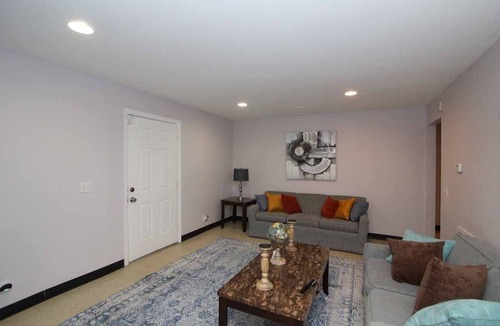 Belleville Apartment | Cozy 2 Bedroom