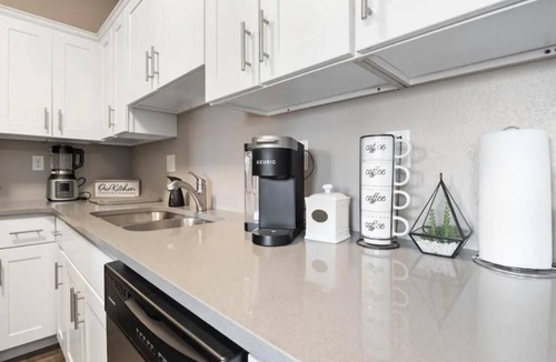 Springfield Apartment | Cozy 2 bedroom, with super fast Wi-Fi