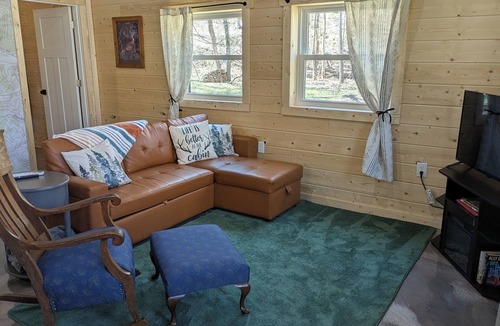 Alto Pass Cabin | Cozy 2-BR cabin with bonus loft bedroom by the Wine Trail in the Shawnee Forest!
