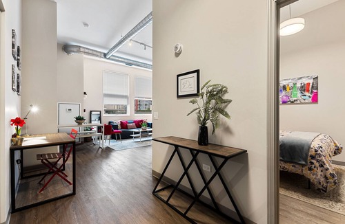 Near South Side Condo | Cozy 2bd/2ba McCormick Museums Condo (+Gym & Rooftop)