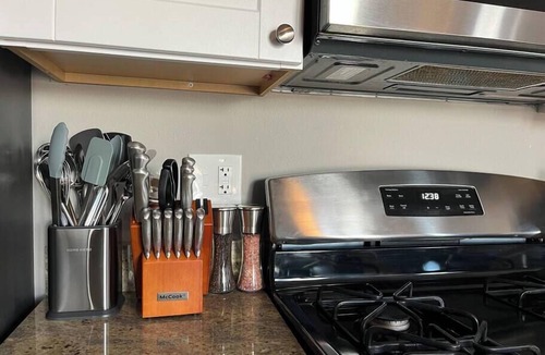 Tower Grove East Apartment | Cozy 2BR-1BA Backyard & King Bed