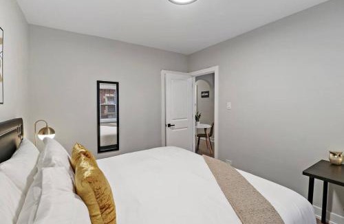 Chicago Apartment | Cozy 2BR Apt - Perfect for a Seamless Stay - Montrose 1A
