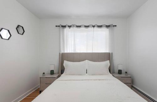 Des Plaines Apartment | Cozy 2BR Near O Hare Free WiFi and Parking
