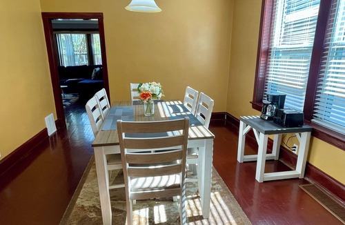 North Austin Apartment | Cozy 2BR Self-checkin unit in Chicago l Few Steps from DT I Car Rental Available
