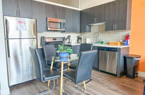 Near South Side Apartment | Cozy 2BR South Loop Condo with Optional Parking and Gym Near McCormick Place, Public Transit & City Hotspots