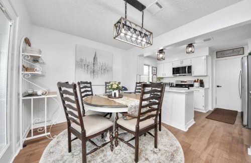Katy Villa | Cozy 3 bed 2 Baths Katy Work Vacation & Family Friendly
