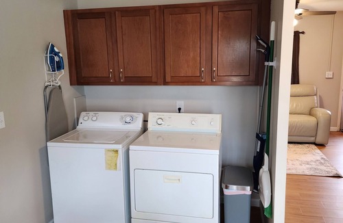 Urbana House | Cozy 3 bedroom/1 bathroom home