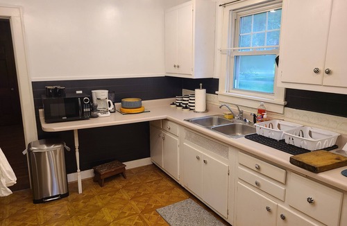 Alton House | Cozy 3-bedroom cottage style house in charming Alton, Illinois