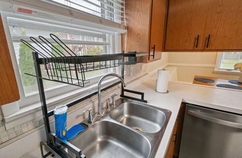Libertyville House | Cozy 3 bedroom in DT Libertyville Near Naval Base!