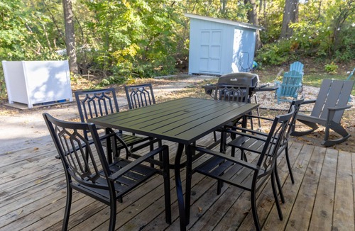 Barrington Cottage | Cozy 3 bedroom river cottage w/indoor fireplace
