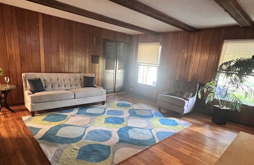 Flossmoor House | Cozy 4 Bedroom House surrounded by Country Clubs & Golf Courses.