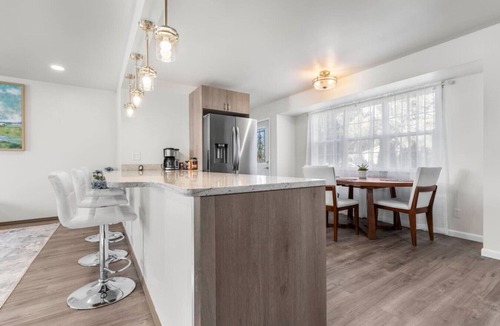 Rockford House | Cozy 4-Bedroom Ranch ideal for extended stays