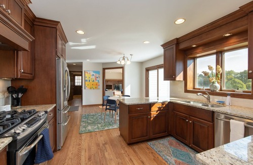 Westmont House | Cozy 5-bedroom with lake views and spacious deck