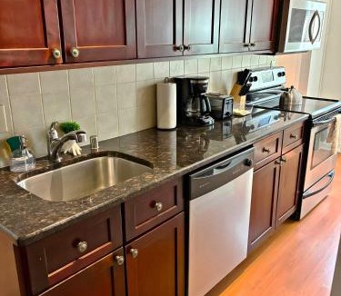 Near North Side Apartment | Cozy and Roomy 2BR in Chicago - LSalle 1802