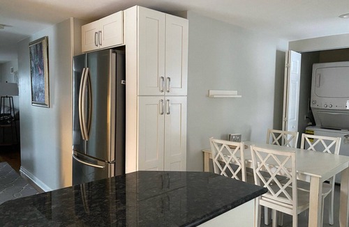 Downers Grove Apartment | Cozy apartment right in Downtown Downers Grove