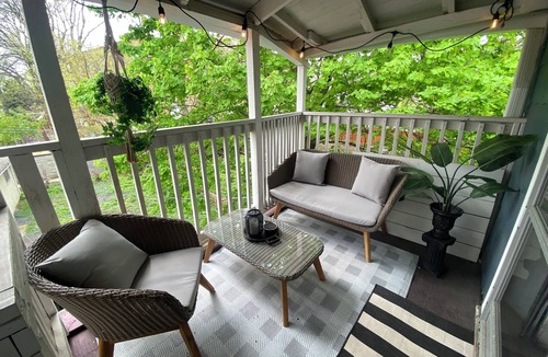 Downers Grove Apartment | Cozy apartment right in Downtown Downers Grove