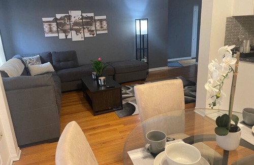 North Kenwood Condo | Cozy Beautiful Condo
