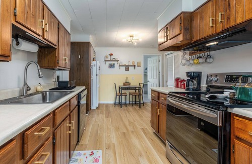 Mount Vernon House | Cozy Bee Hive Cheerful Stay Near Town