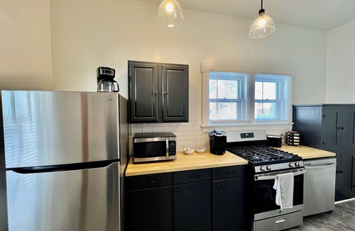 Champaign House | Cozy Bungalow - Close to Campus + Nespresso Coffee Maker!
