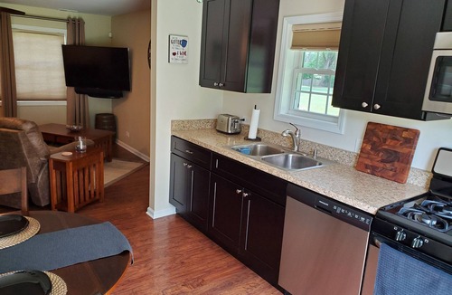 Hanover Park House | Cozy Cabin In Roselle