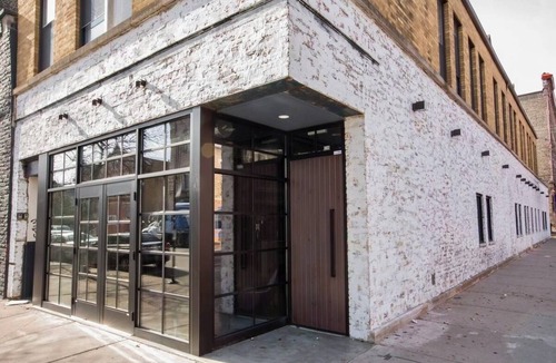 Pilsen Apartment | Cozy & Chic 2BR Loft on 18th St in Chicago