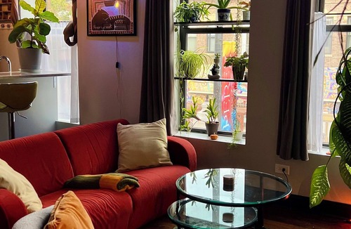 Pilsen Apartment | Cozy & Chic 2BR Loft on 18th St in Chicago