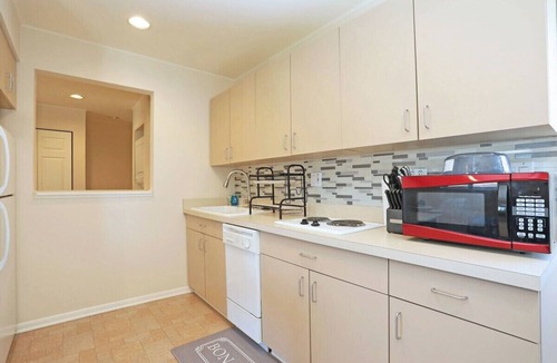 Arlington Heights Apartment | Cozy Chicago Suburban Apartment