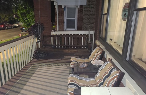 Chicago Apartment | Cozy Comfy Clean 420 Compliant FREE Parking QUIET Neighborhood A GUEST FAVORITE!