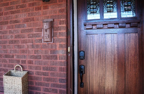 Chicago Apartment | Cozy Comfy Clean 420 Compliant FREE Parking QUIET Neighborhood A GUEST FAVORITE!