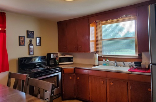 Crainville House | Cozy Comfy Country Home with 100% view of eclipse, close to lakes and highways.