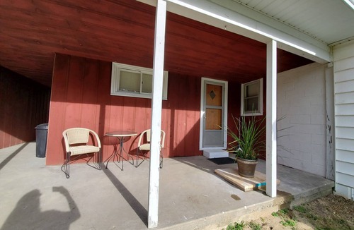 Crainville House | Cozy Comfy Country Home with 100% view of eclipse, close to lakes and highways.