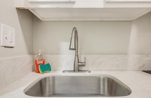 Compton House | Cozy & Convenient Condo in Compton, Pets Welcome!