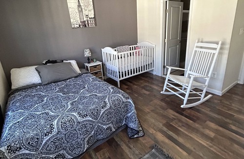 Batesville House | Cozy, convenient townhouse! Pet-friendly!