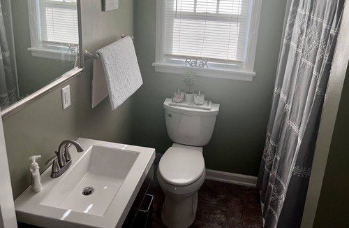 Carmi House | Cozy Cottage In Carmi - sleeps 7