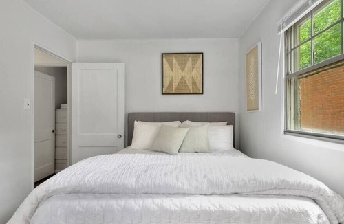 Champaign House | Cozy Cottage in Central Champaign Near UIUC Campus
