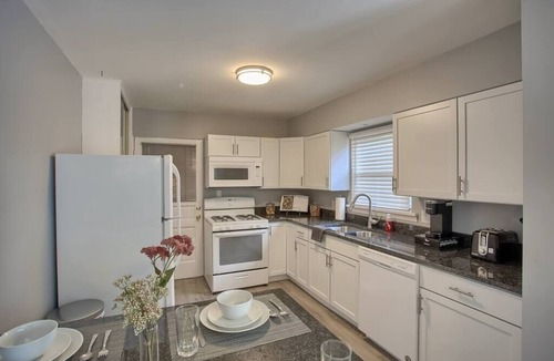 Urbana House | Cozy Cottage in Urbana Near The University of Illinois