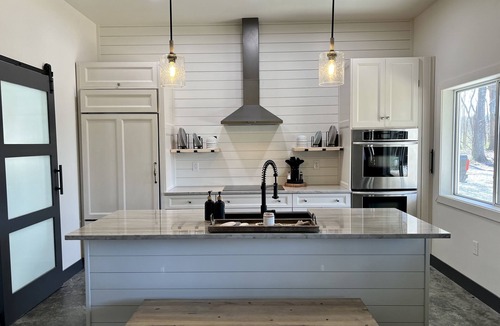 Perry County House | Cozy Country Getaway Cabin Barndominium on 115 wooded acres