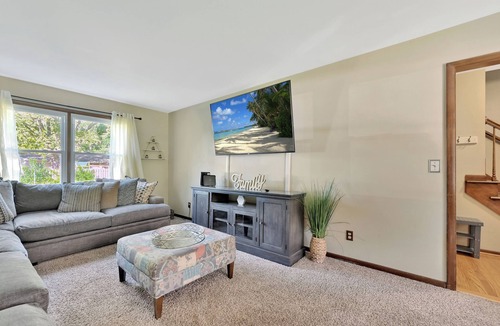 Oswego House | Cozy Downtown Home:Oldie But Goodie, Pet-Friendly