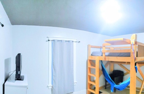Galt House | Cozy Downtown River Loft