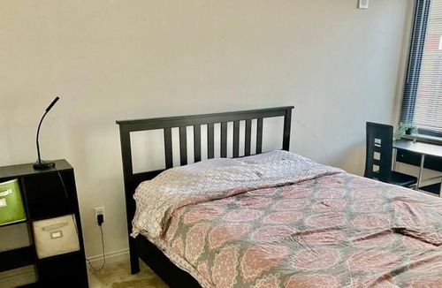 Downtown Apartment | Cozy downtown silver spring self-contained room,with wifi,work station,gym&pool