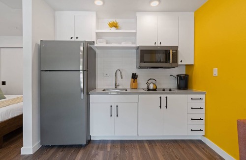 East Cesar Chavez Apartment | Cozy DT ATX Studio | Mins to Rainey St | Patio